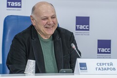 Петр кравченко директор театра сатиры